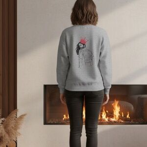 NWT Queer Eye Gray Graphic Sweatshirt Embroidered“Queen of Everything” - Size M